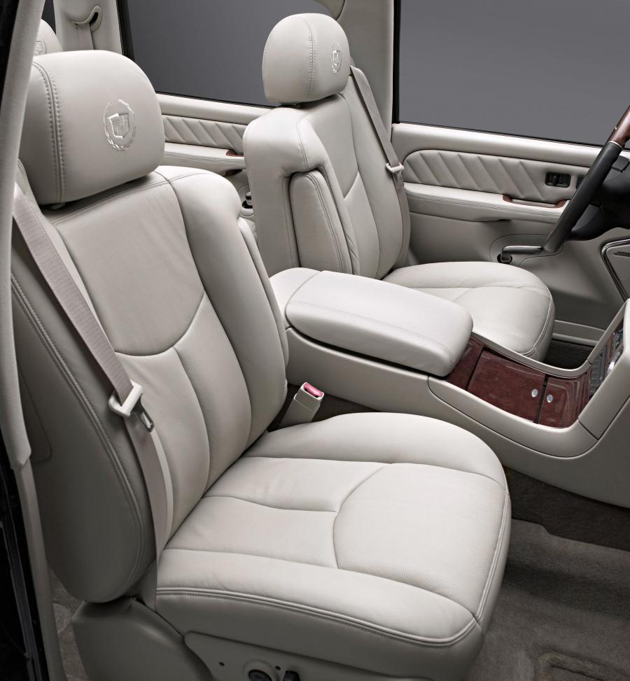  Cadillac Escalade ESV Platinum Edition 2004 года  (фото 9 из 18)